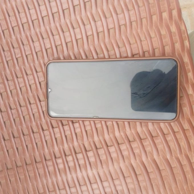 Realme c25 used mobile - photo 2