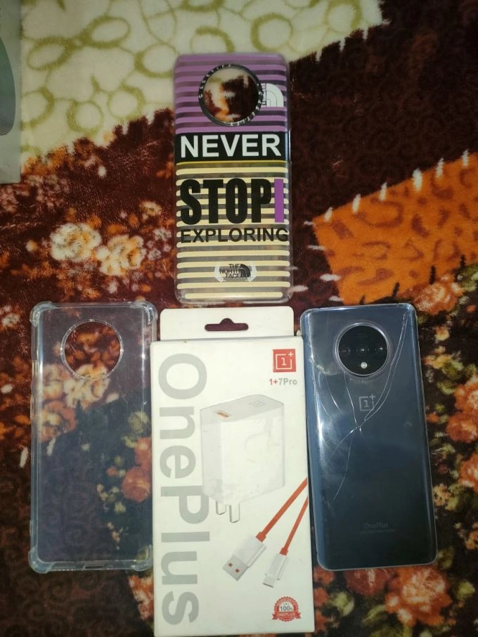 OnePlus 7t Genuine condition Sim working - photo 1