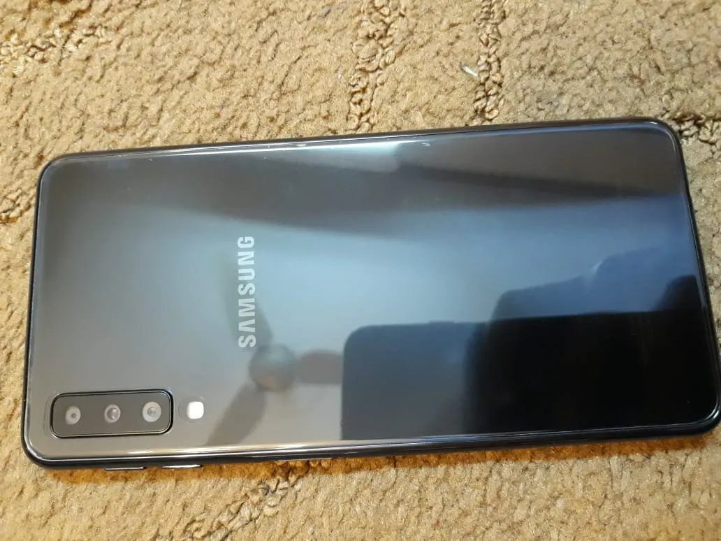 Samsung A7 2018 with full warranty and box - photo 2