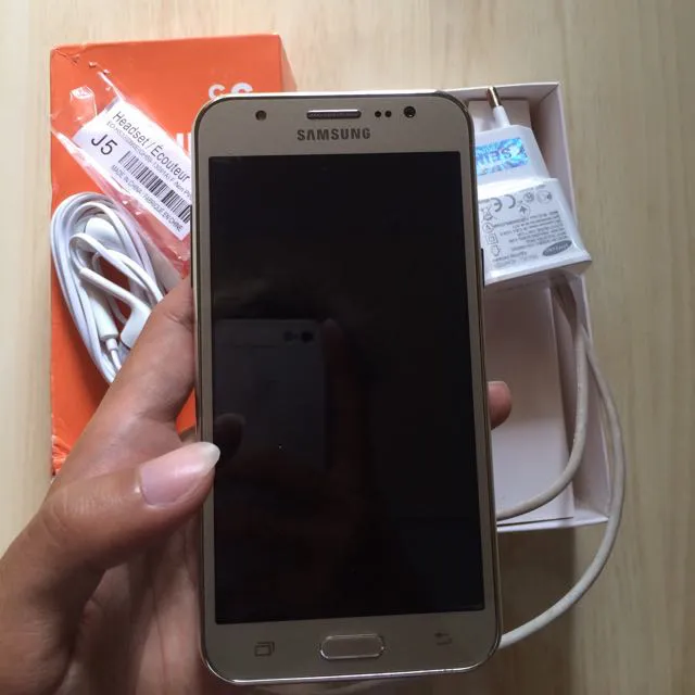 Samsung J5 2015 - photo 1