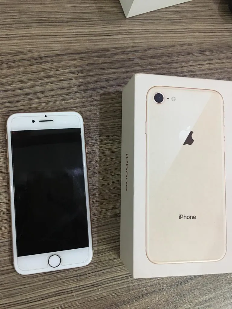 IPhone 8 (64GBs) Rose Gold - photo 4