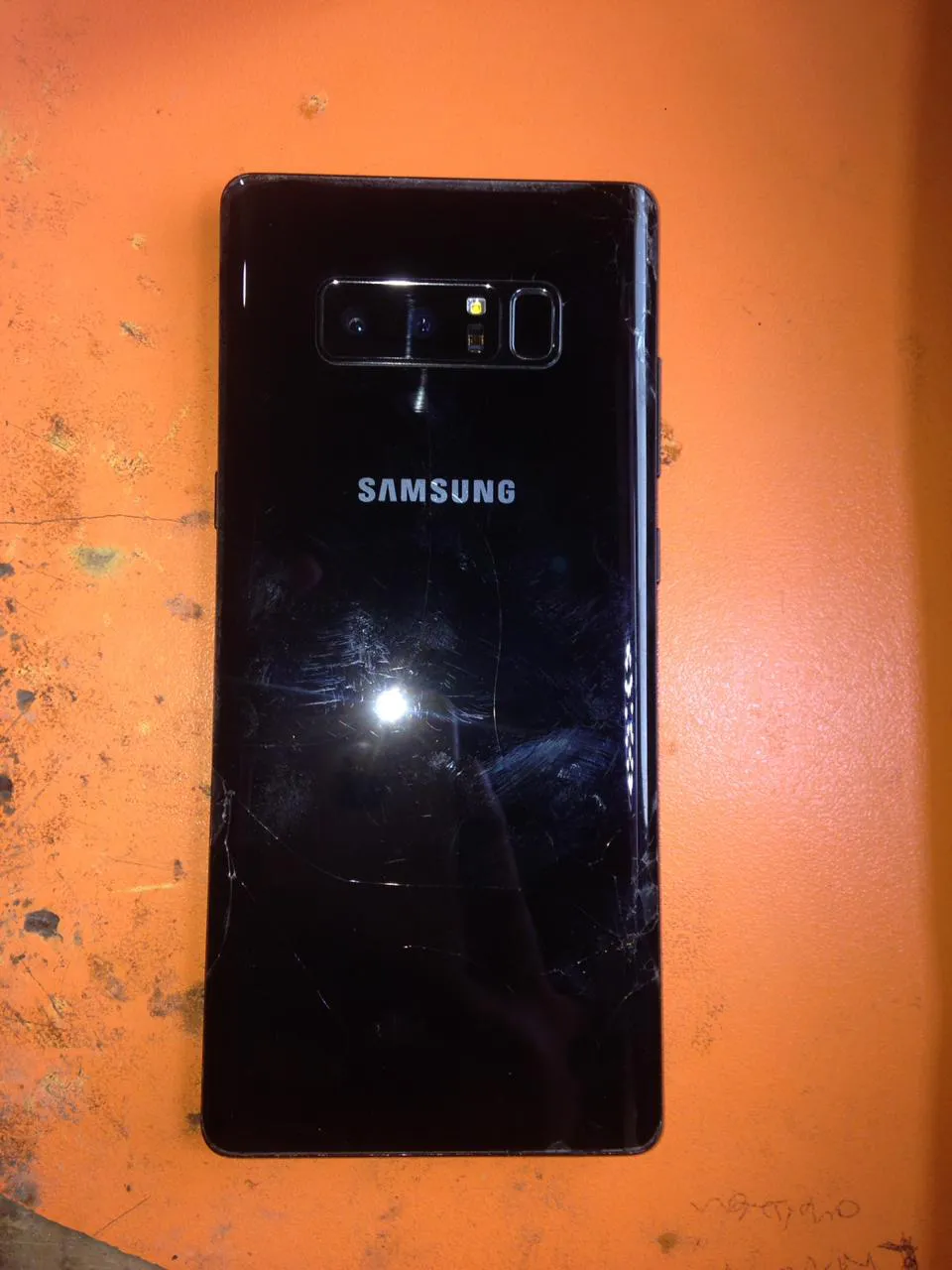 samsung note 8 dotted with glass creck - photo 1