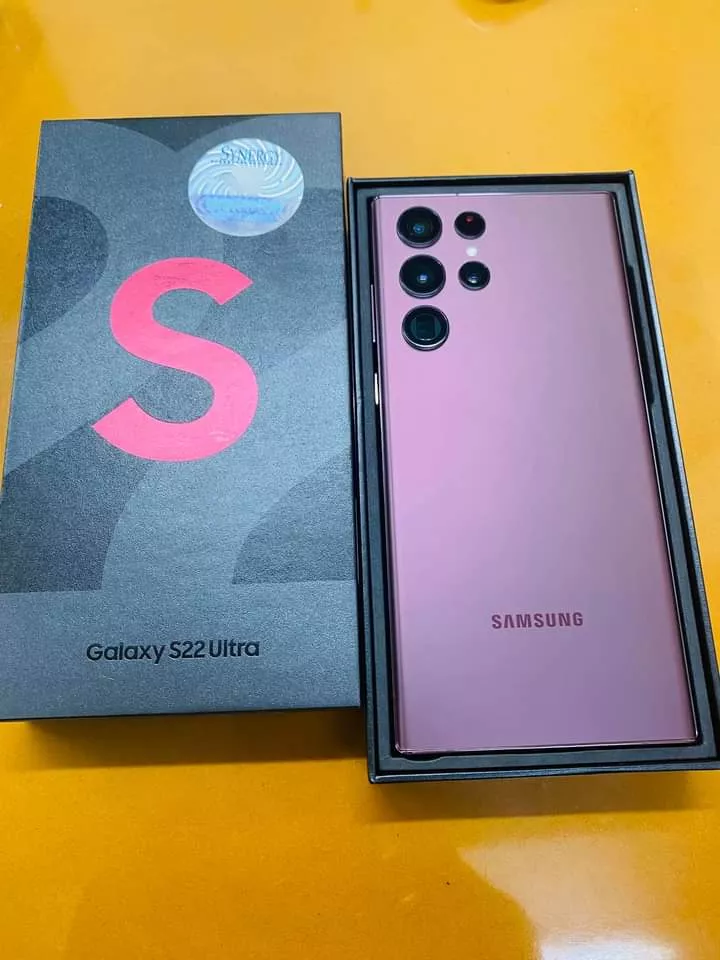 Samsung Galaxy S22 Ultra - photo 1