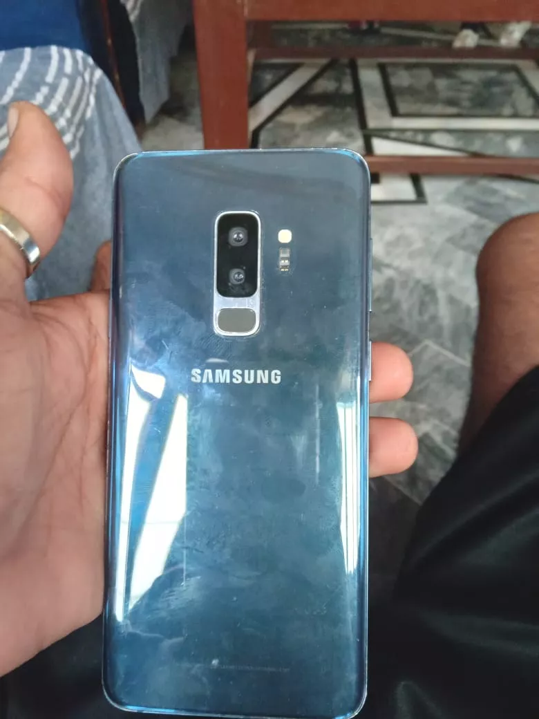 Samsung Galaxy S9+ - photo 1