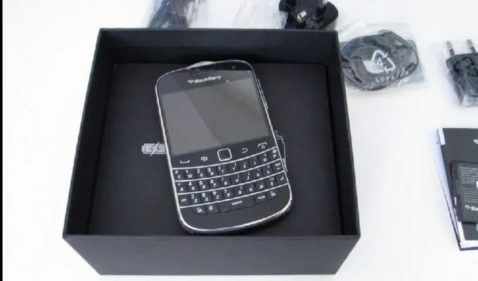 Blackberry bold 4 (9900) brand new with imei match box - photo 1