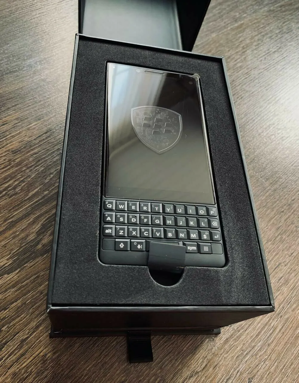 Blackberry KEY 2 box pack - photo 1