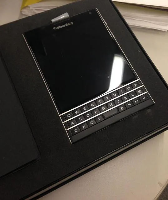 Blackberry passport box pack - photo 1