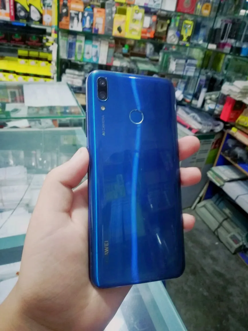 Huawei y9 2019 4gb ram 64gb memory original phone I need money - photo 1