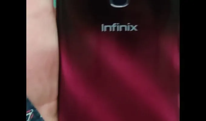 Infinix Hot 10 - photo 1