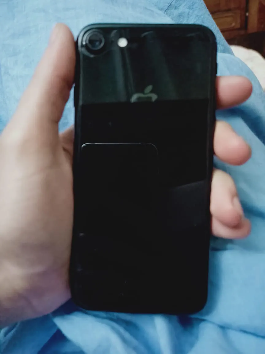 Iphone 7 Jet black 128gb scratchless body - photo 1