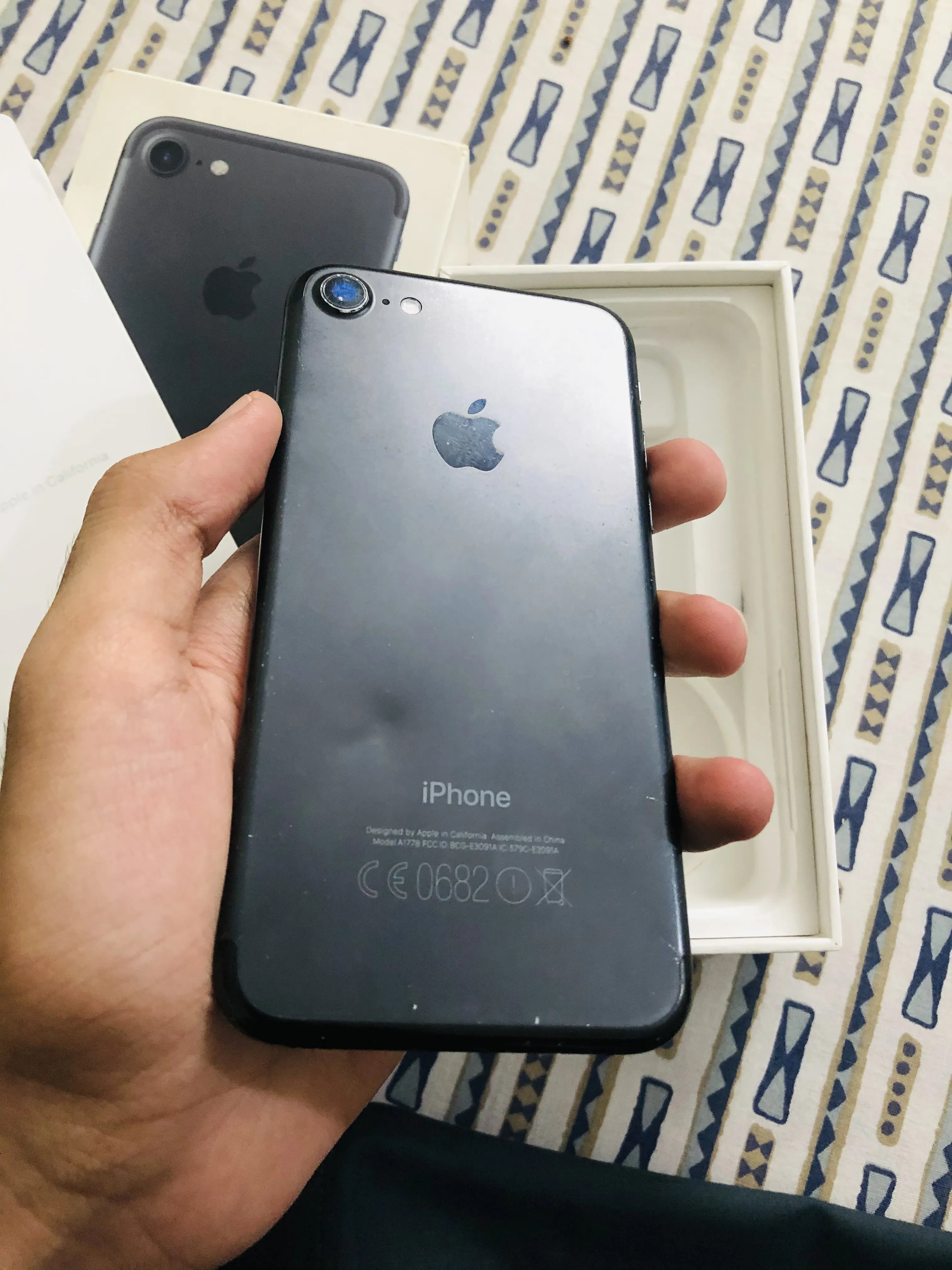 Iphone 7 with box - photo 3