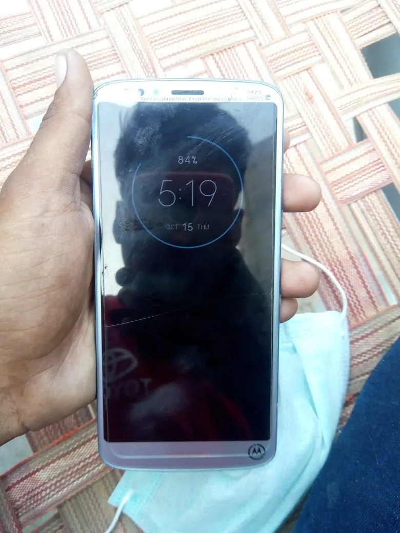 Moto E5 plus new looking mobile one month used - photo 3