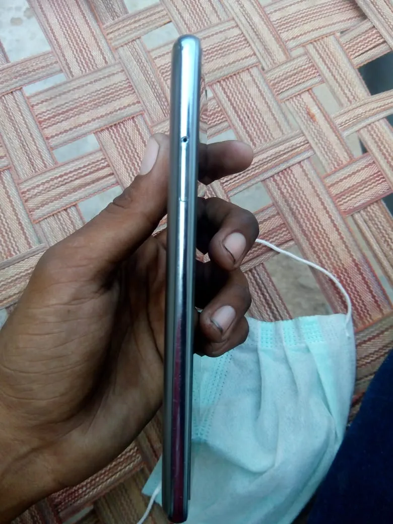 Moto E5 plus new looking mobile one month used - photo 1