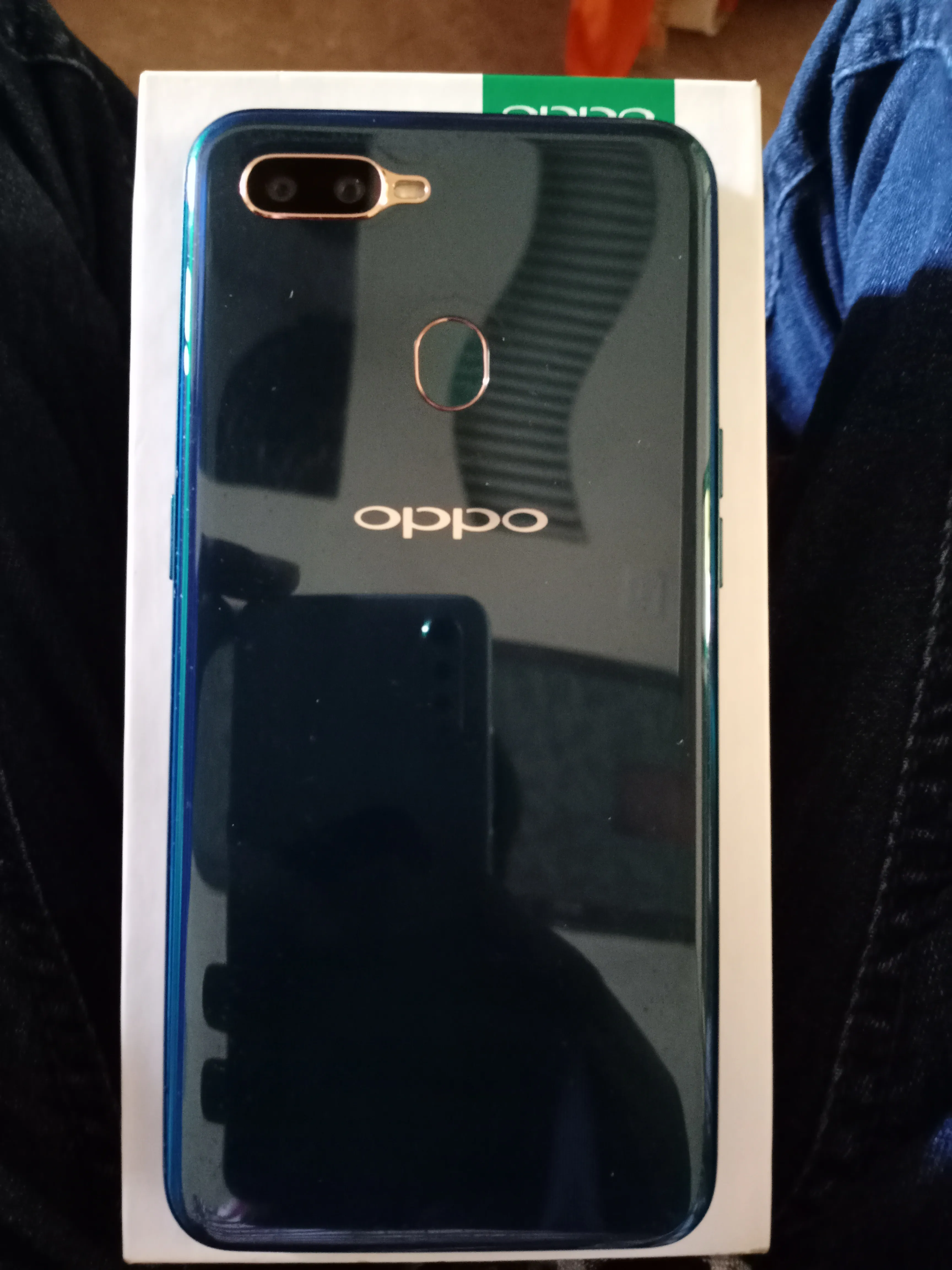 Oppo A7 in lush condition - photo 1