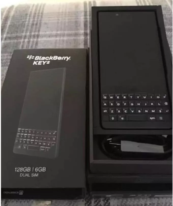Blackberry KEY 2 box pack - photo 1
