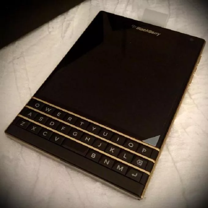 Blackberry Passport with complete accessories 10/10 - photo 1