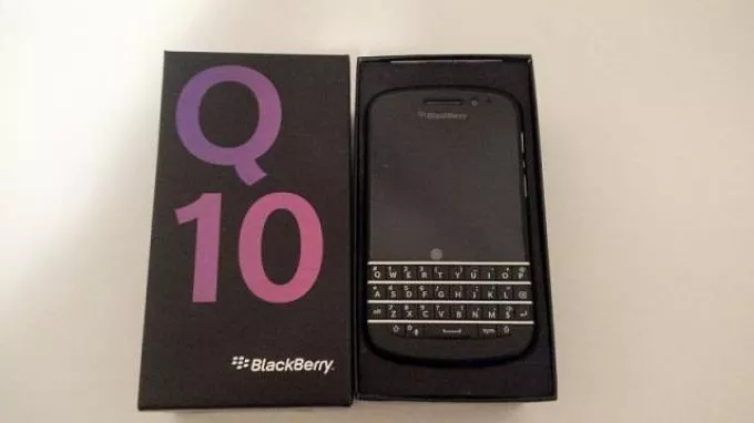 blackberry Q10 box pack - photo 1