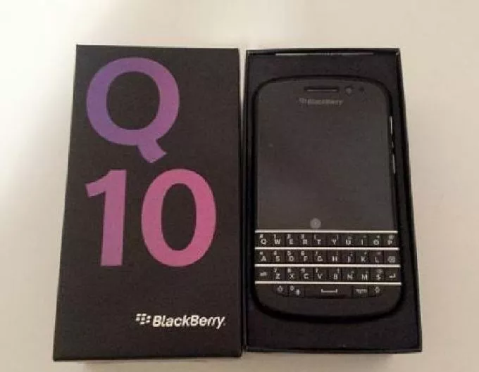 Blackberry Q10 brand new mint 10/10 with accessories - photo 1
