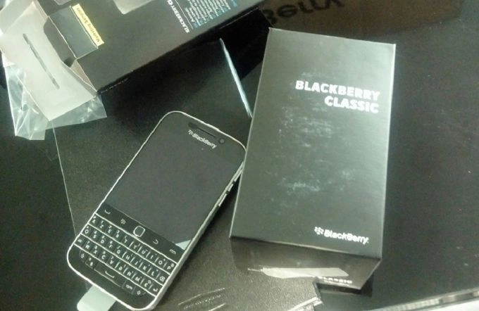 BlackBerry Q20 classic box pack pta approved - photo 1