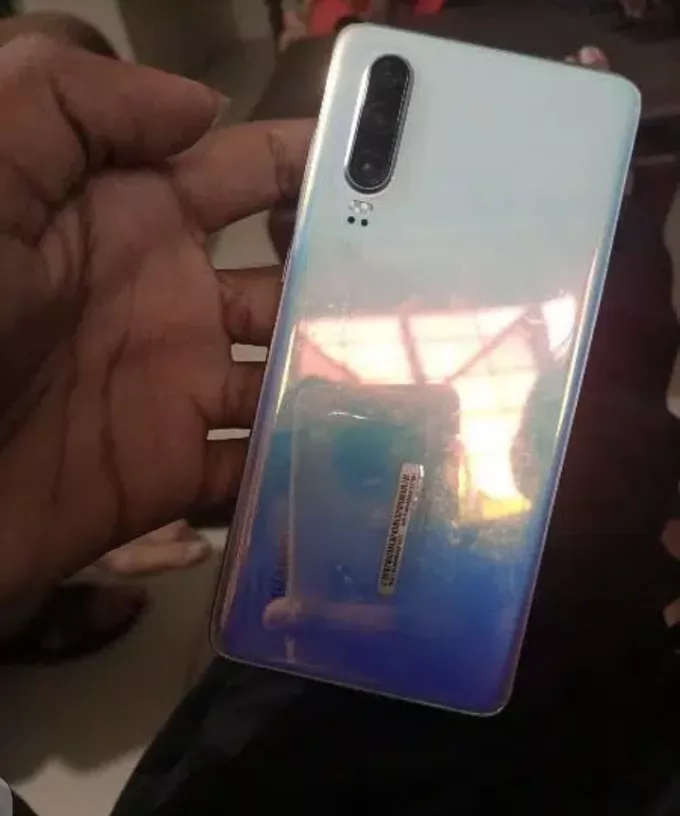 Huawei p30 non pta mobile is available for sale at very low price - photo 2