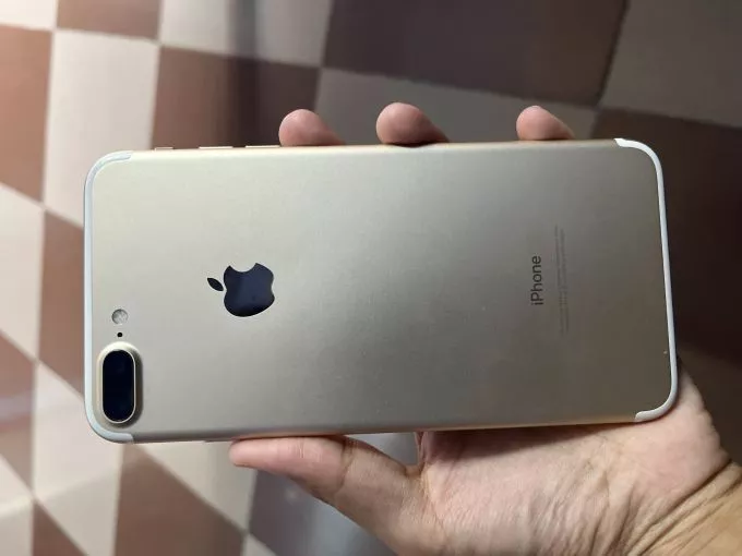iPhone 7 plus Gold - photo 1