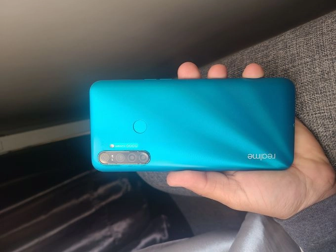Realme 5i 4/64 Pta Official Approved - photo 2