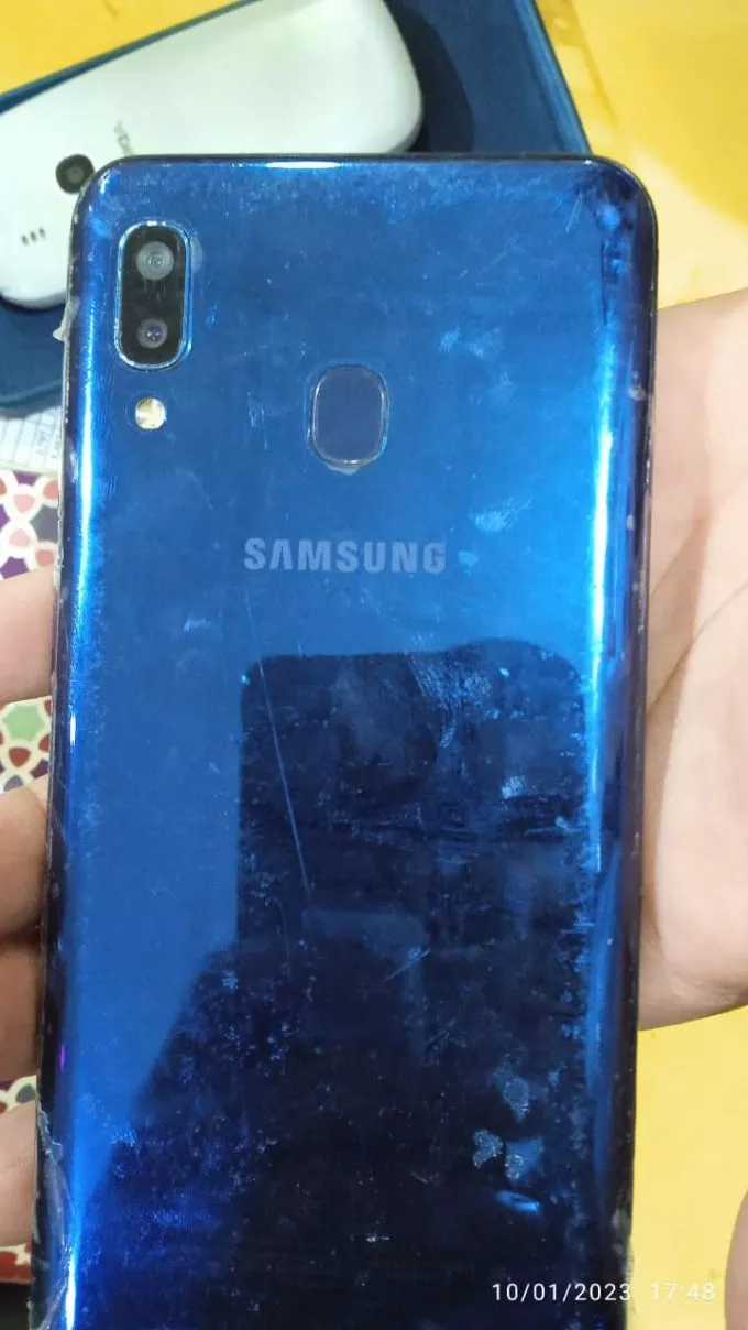 Samsung Galaxy A20 - photo 3