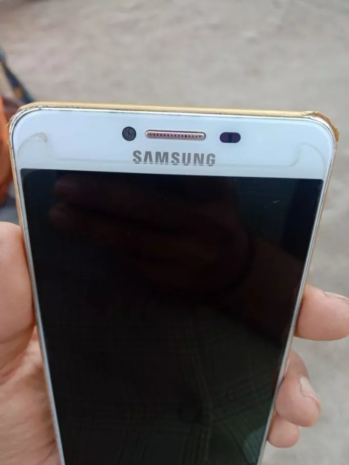 Samsung Galaxy C7 - photo 3