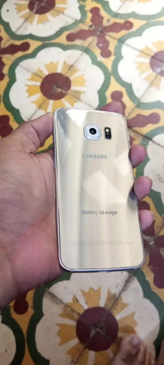 Samsung Galaxy s6 Edge - photo 1
