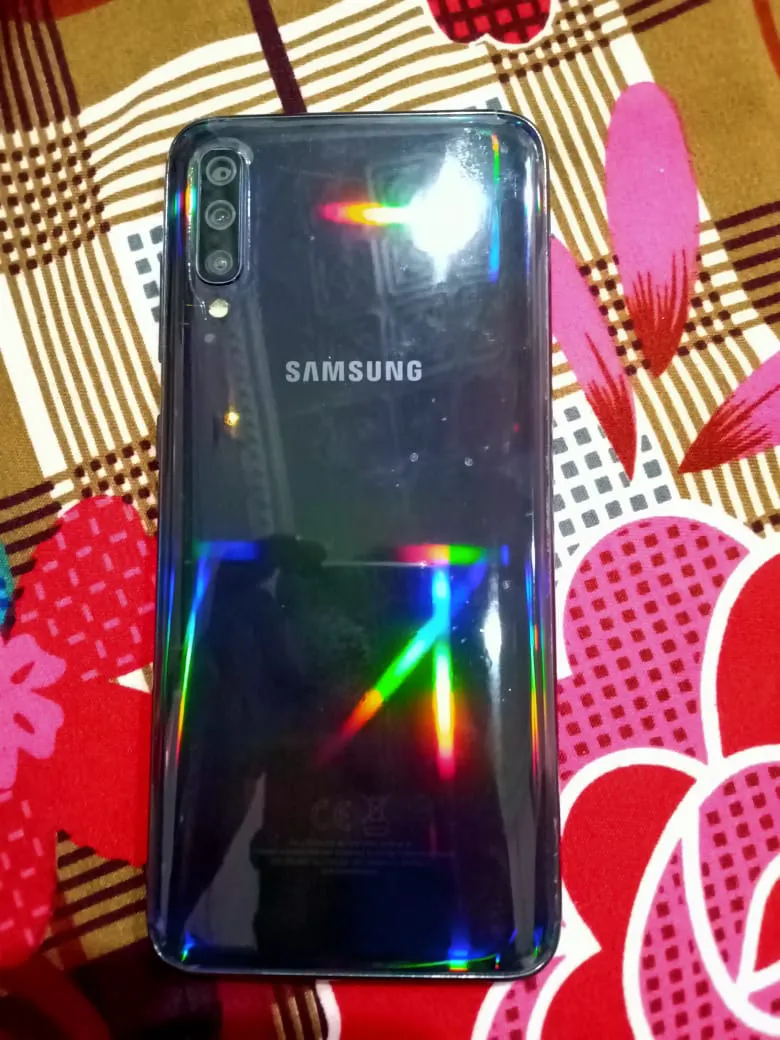 Samsung A70 (6/128) - photo 1