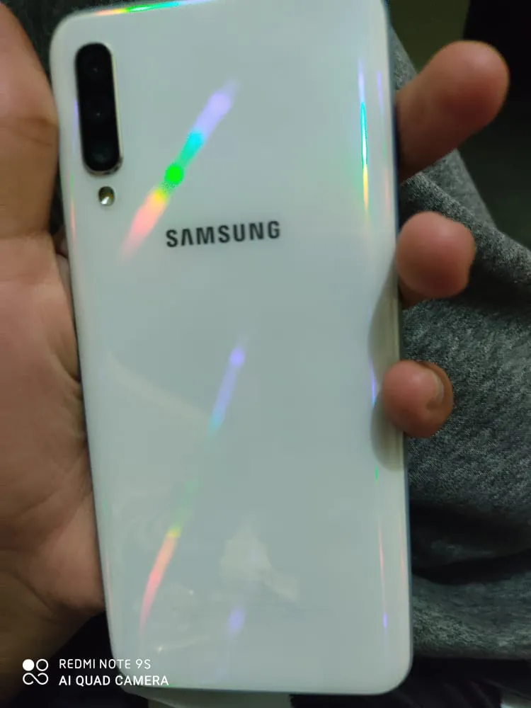 Samsung Galaxy A50 - photo 1