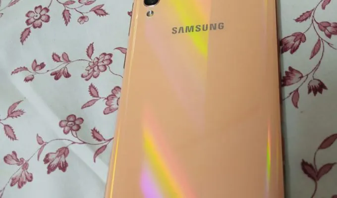 Samsung Galaxy A70 - photo 3