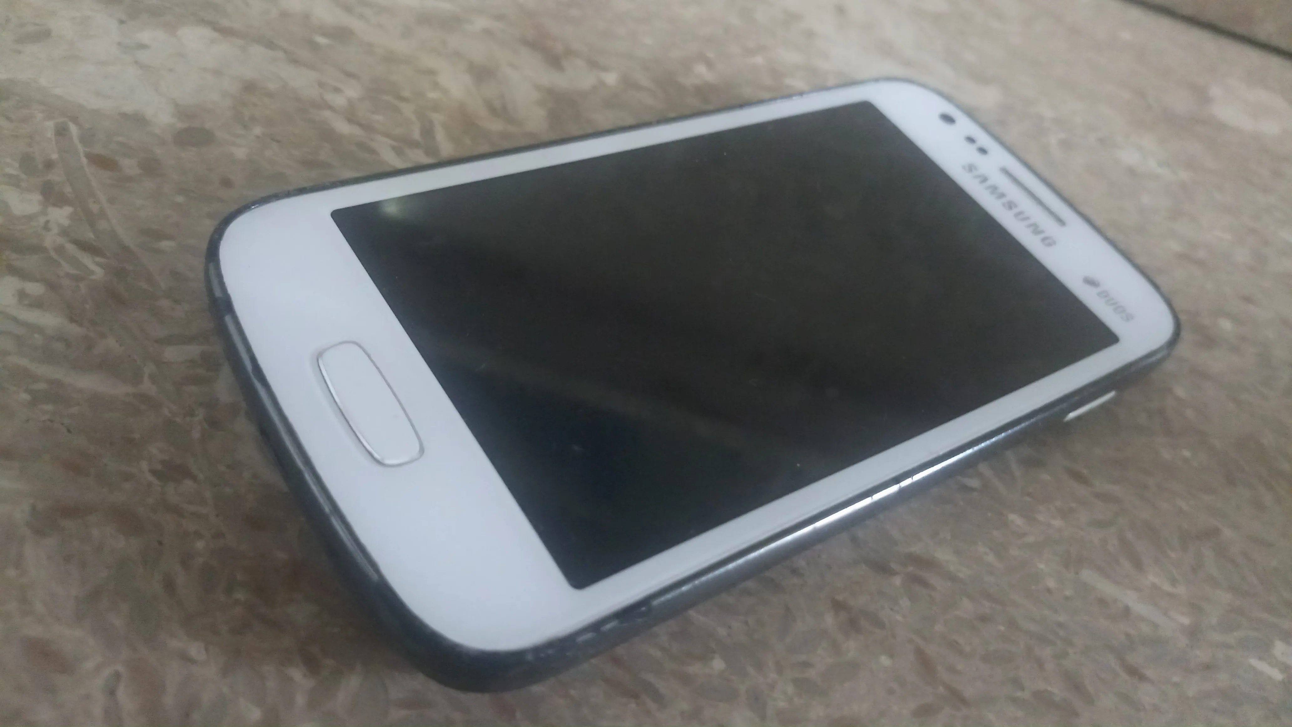 Samsung Galaxy ace 3 - photo 1