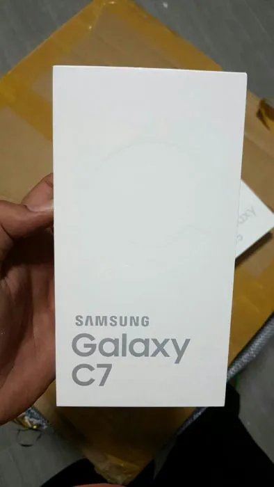 Samsung galaxy C7 brand new - photo 1