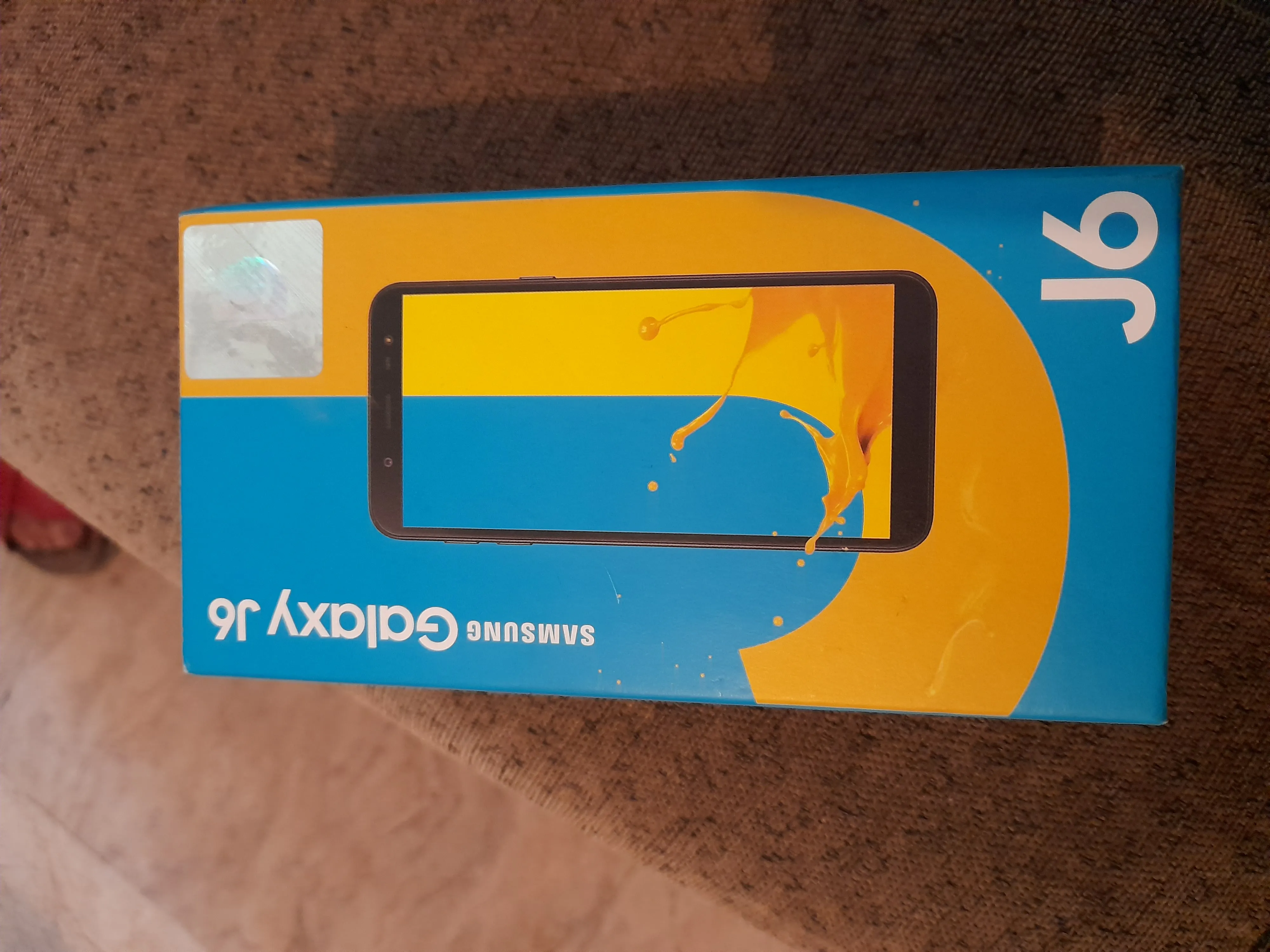 Samsung galaxy j6 with original box and charger - photo 1