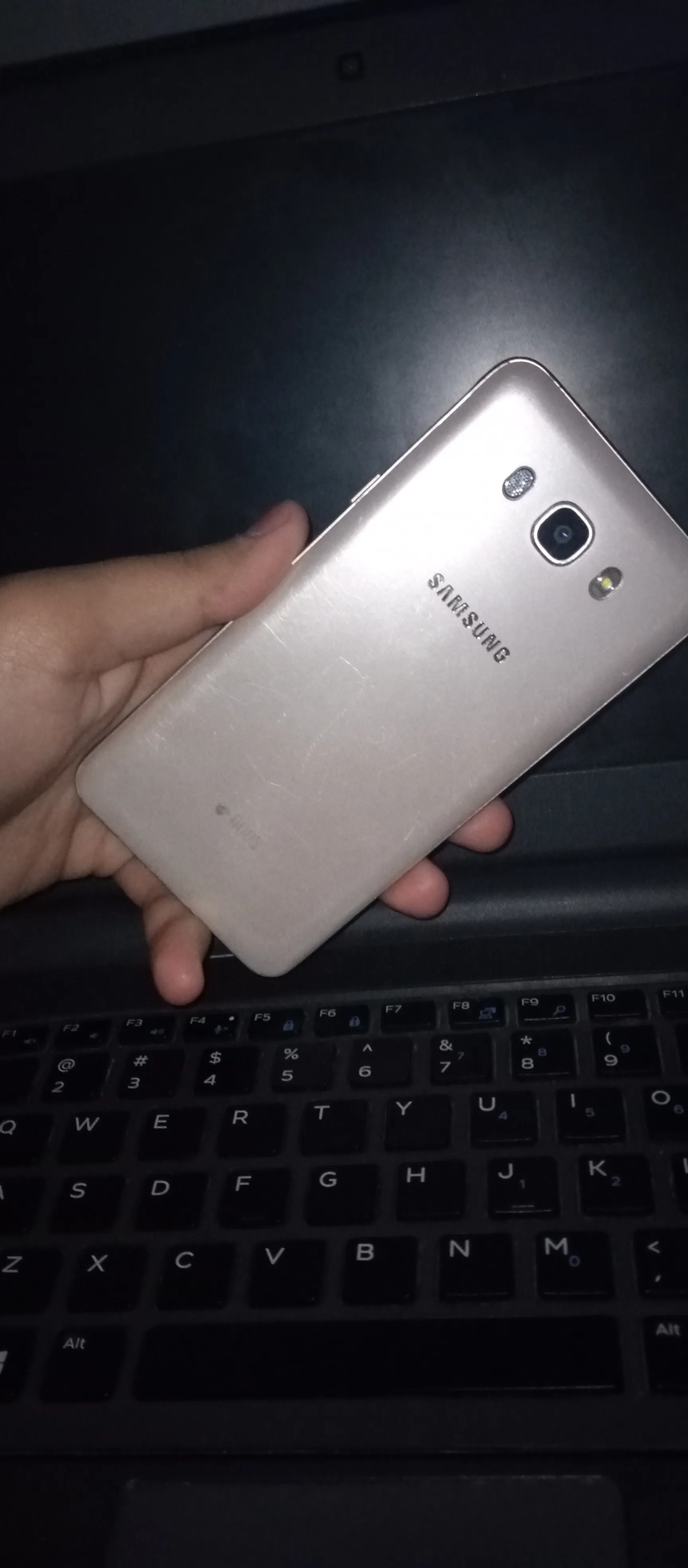 Samsung Galaxy J7 2016 (Gold) - photo 1