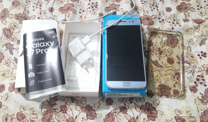 Samsung Galaxy J7 pro - photo 1