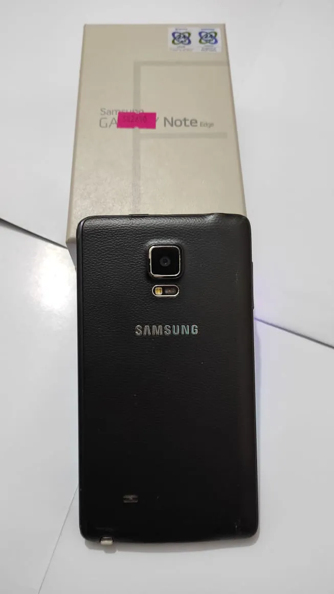 Samsung Galaxy Note Edge (SM-N915F) - photo 2