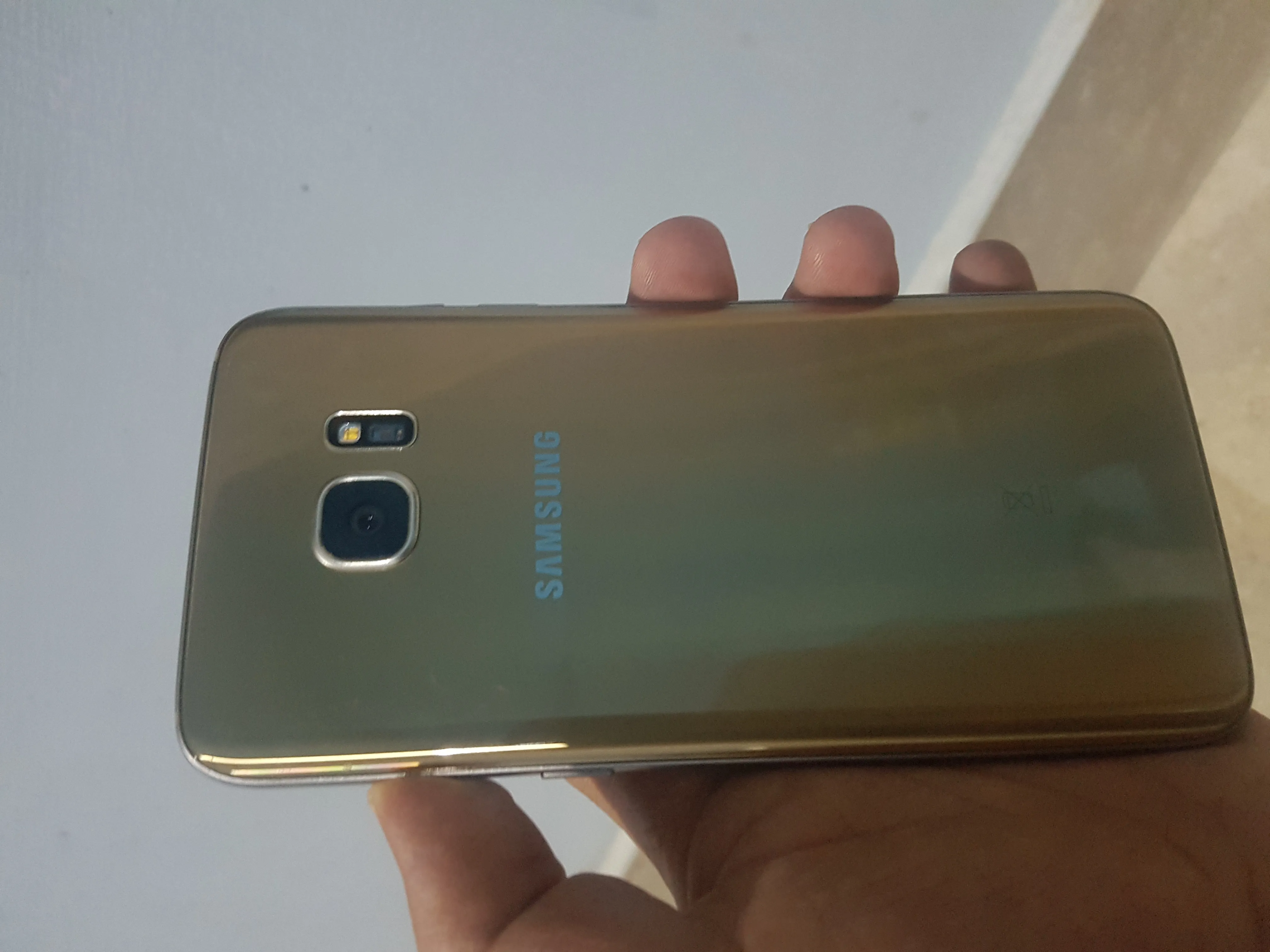 Samsung Galaxy S7edge - photo 1