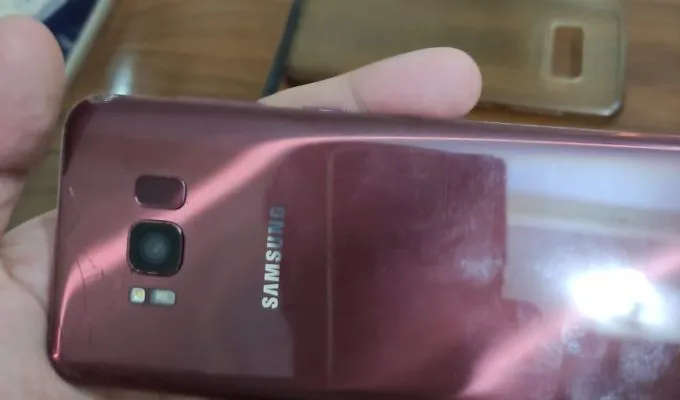 Samsung Galaxy s8 - photo 1