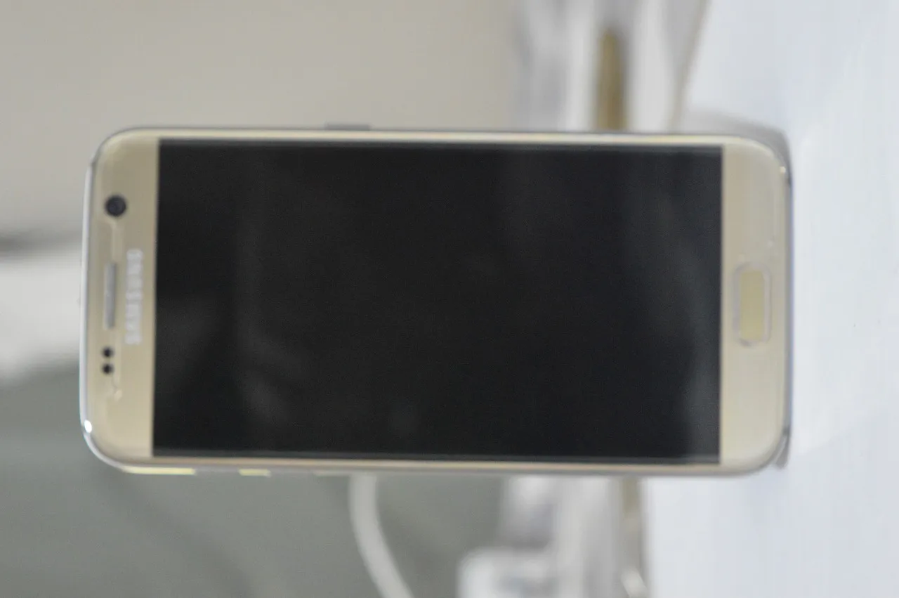 Samsung S7 verizon 10/10 condition - photo 1