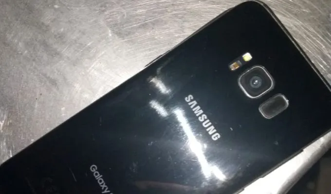 Samsung S8 - photo 1