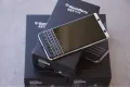 Blackberry Key One box pack - Photos